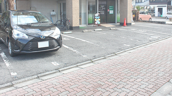 薬樹薬局　松山中央の駐車場