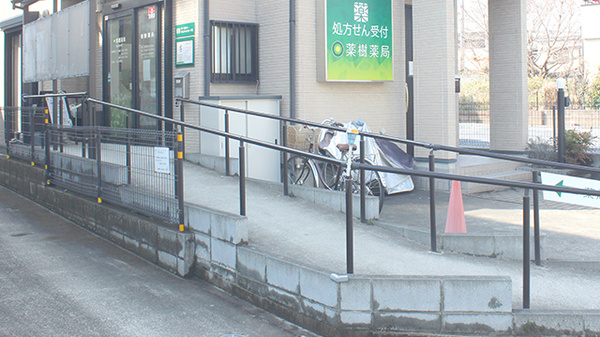薬樹薬局　松山材木町の入口