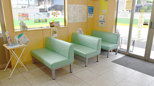 徳永薬局東松山店の待合スペース