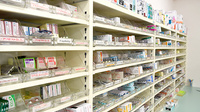 徳永薬局東松山店の薬棚