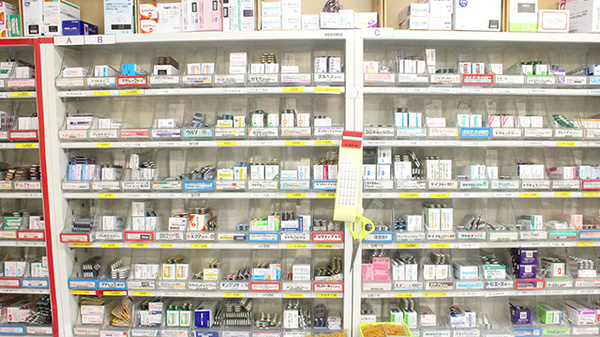 あすなろ薬局南町店の薬棚