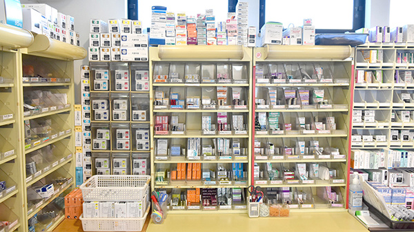 きりん薬局加須店の薬棚
