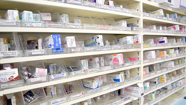のぞみ薬局の薬棚