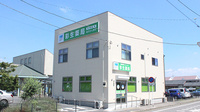 彩生薬局東方店の外観