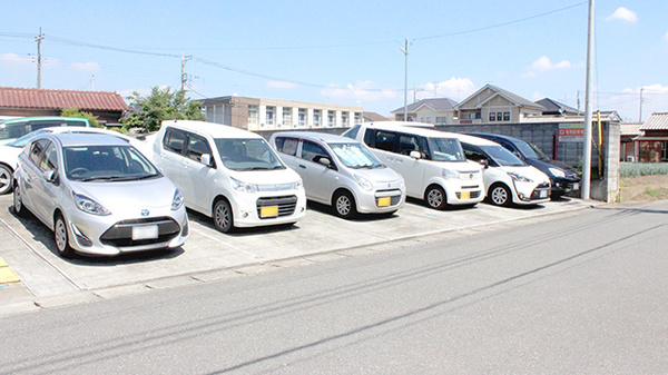 彩生薬局東方店の駐車場
