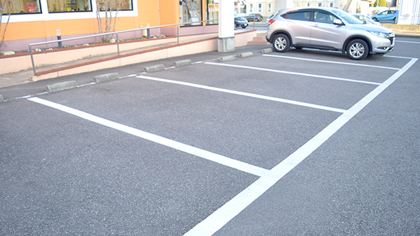 中央薬局　日赤前店の駐車場