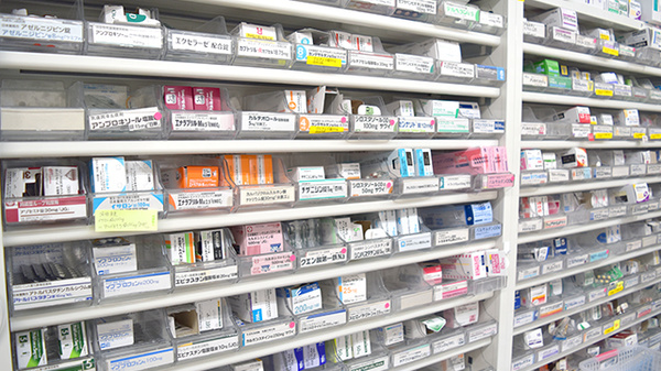 中央薬局　国済寺店の薬棚