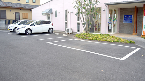 中央薬局　国済寺店の駐車場