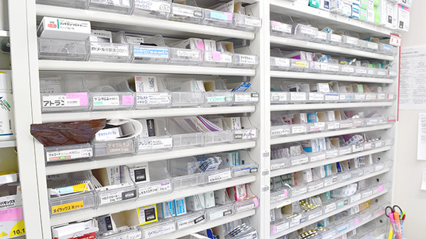 パル薬局桶川店の薬棚