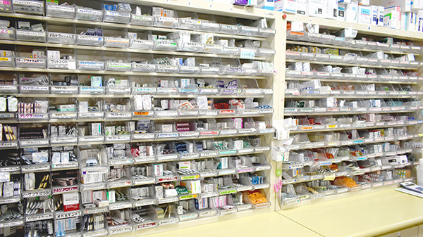 新都心フィット薬局の薬棚
