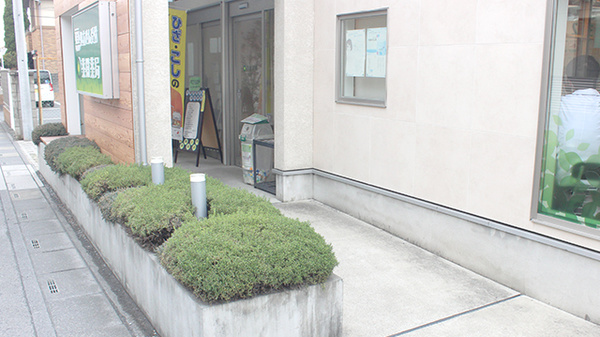 薬樹薬局　上小町の入口