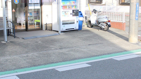 トウカンメディカル朝日薬局の駐車場
