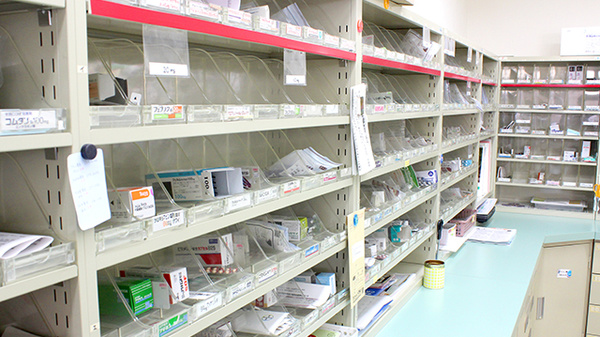 大洋薬局花見川店の薬棚
