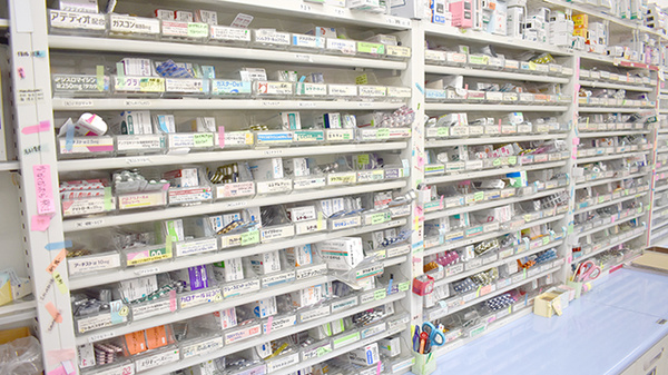 フローラ薬局海浜幕張店の薬棚