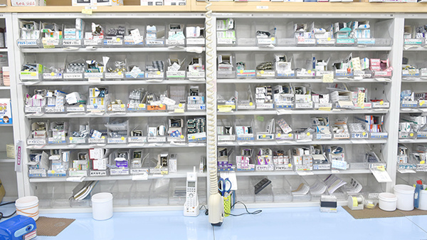 あおぞら薬局の薬棚