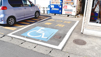 みつば薬局の駐車場