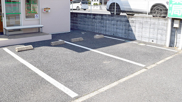つつじ薬局大網店の駐車場
