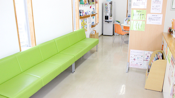 サンメディカルひなた薬局の待合スペース