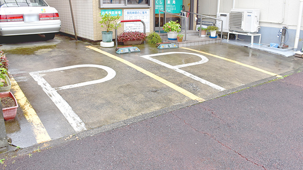 つくし薬局の駐車場