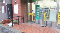 杉浦薬局の入口
