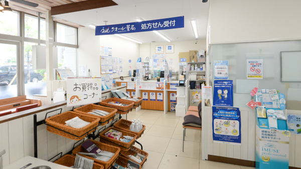 ナチュラルローソン クオール薬局東品川四丁目店の入口