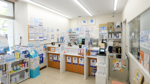 ナチュラルローソン クオール薬局東品川四丁目店の受付/カウンター