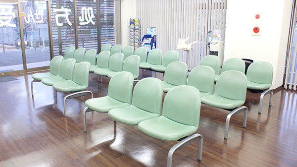 キリン堂薬局　市川東店の待合スペース
