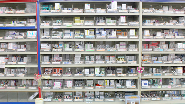 キリン堂薬局　市川東店の薬棚