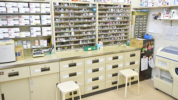 みずほ薬局前原店の調剤室