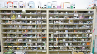 みずほ薬局前原店の薬棚