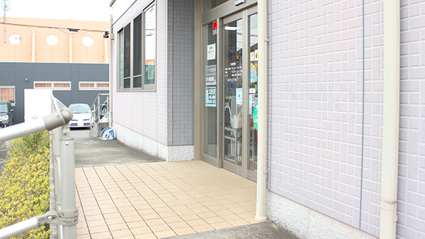 ひまわり薬局高師店の入口