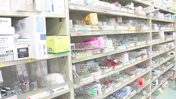 ひまわり薬局高師店の薬棚