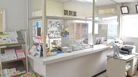 里見薬局の受付/カウンター