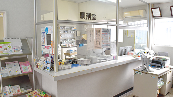 里見薬局の受付/カウンター