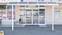 あやめ薬局下志津店の入口