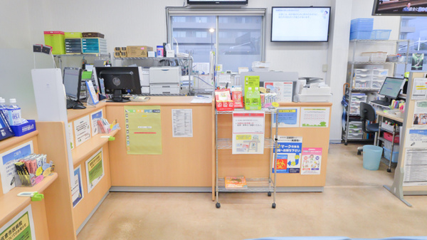 あやめ薬局江原台店の受付/カウンター