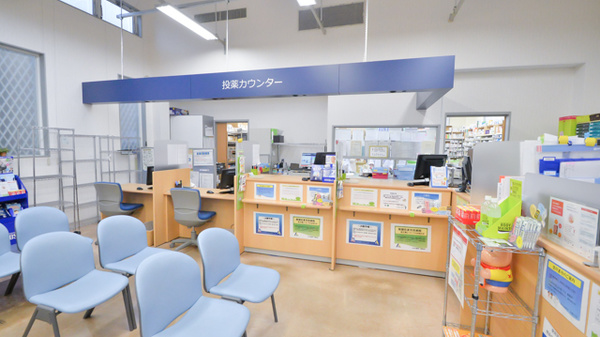 あやめ薬局江原台店の受付/カウンター