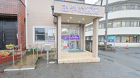 あやめ薬局八街店の入口