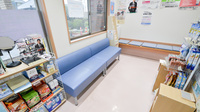 あやめ薬局八街店の待合スペース