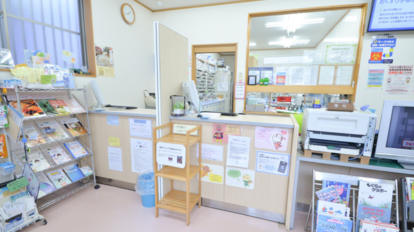 あやめ薬局西の原店の受付/カウンター