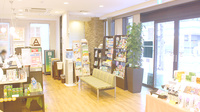 健ナビ薬樹薬局　人形町の待合スペース