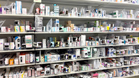 ak薬局六本木泉ガーデン店の薬棚
