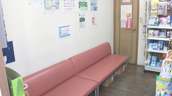薬樹薬局　高田馬場の待合スペース