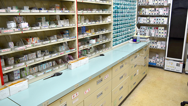 つばさ薬局　新宿店の調剤室