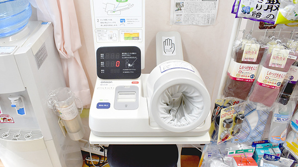寿々薬局の血圧計