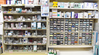 寿々薬局の薬棚