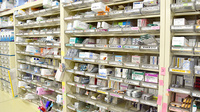 リボーン薬局千駄木店の薬棚