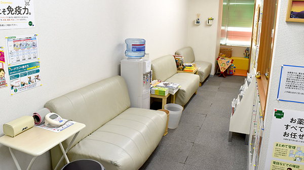 あおば薬局　住吉店の待合スペース