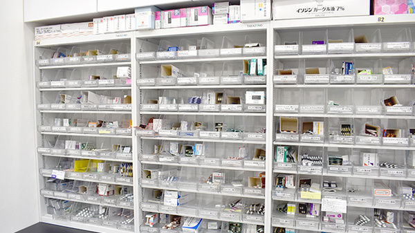 ひので薬局大井店の薬棚