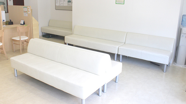 薬樹薬局　下北沢の待合スペース